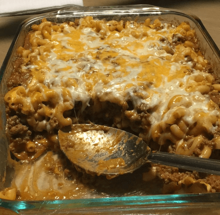 JUST 4 INGREDIENT HAMBURGER CASSEROLE (QUICK & EASY)