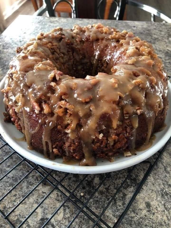 DELICIOUS PECAN UPSIDE DOWN CAKE