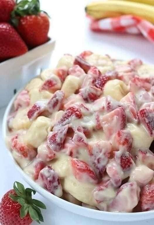 Strawberry Banana Cheesecake Salad