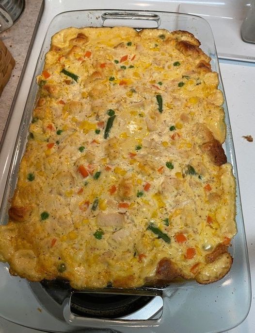 CHICKEN POT PIE BUBBLE UP CASSEROLE