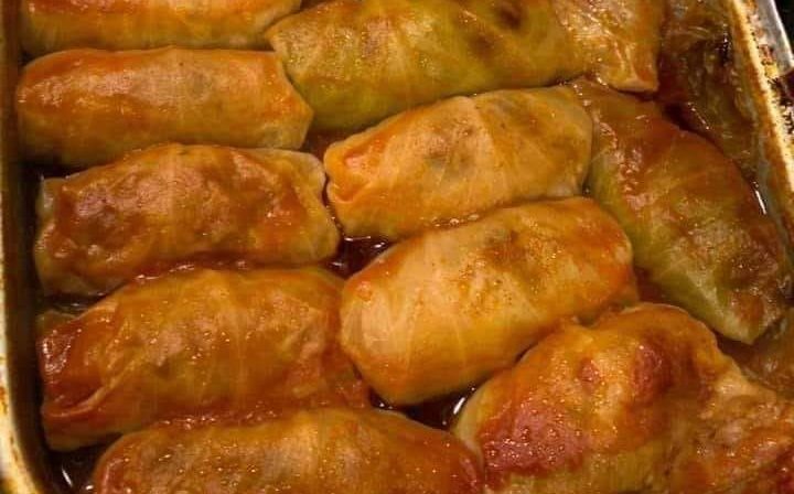 Stuffed Cabbage Rolls with Tomato Sauce