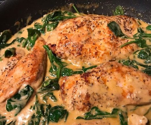 Chicken and Spinach in Creamy Paprika Sauce