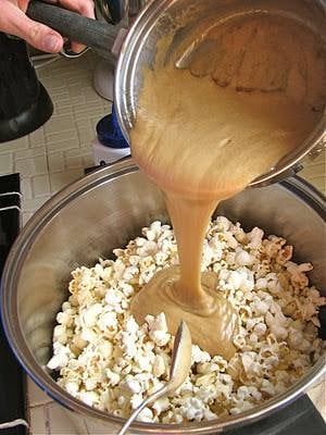 Easy Caramel Popcorn