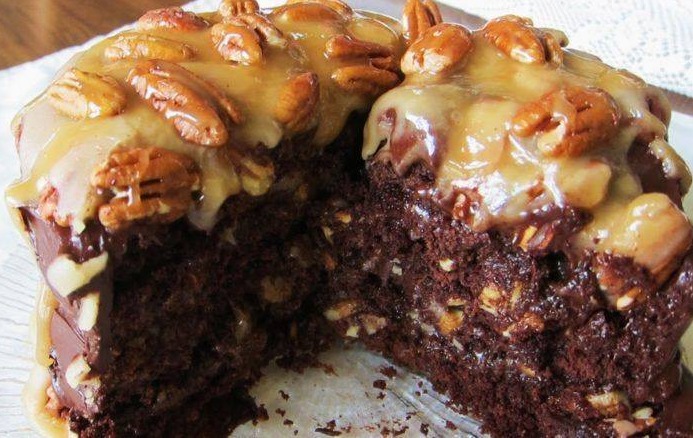 Turtle Caramel Cake