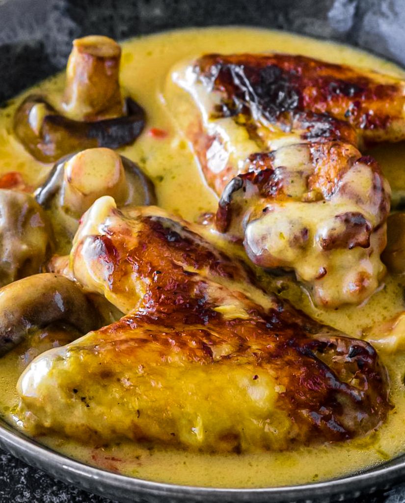 EASY CHICKEN WITH MUSHROOM GRAVY