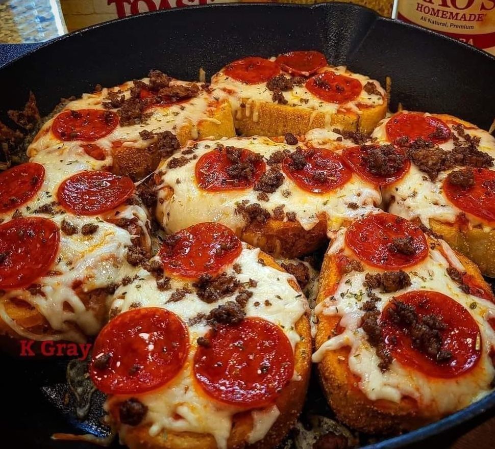 Cheesy Garlic Bread Pizza