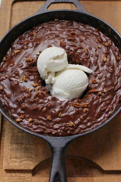 CHOCOLATE SKILLET CAKE ICE CREAM