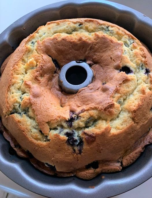 CLASSIC BLUEBERRY SOUR CREAM COFFEE CAKE