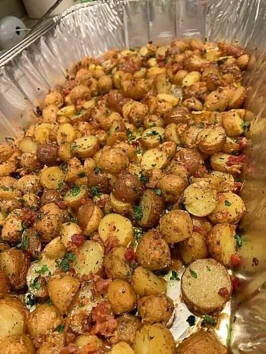 GARLIC PARMESAN ROASTED POTATOES