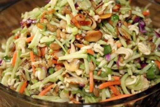 ORIENTAL RAMEN BROCCOLI COLESLAW