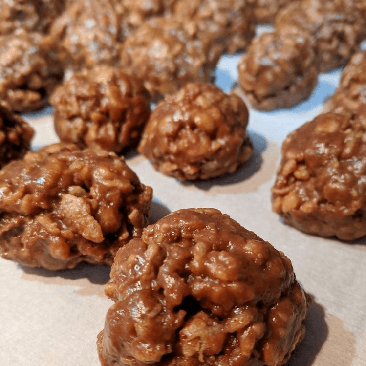 NO-BAKE KRISPIE REESE’S COOKIES