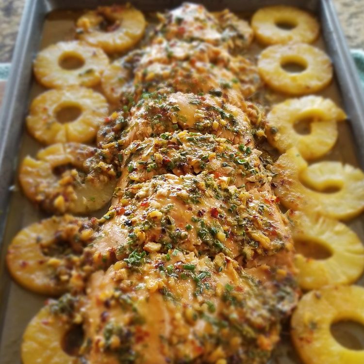 BAKED PINEAPPLE SALMON