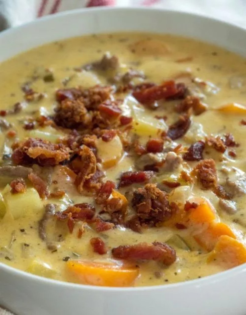 SLOW COOKER CHEESEBURGER SOUP