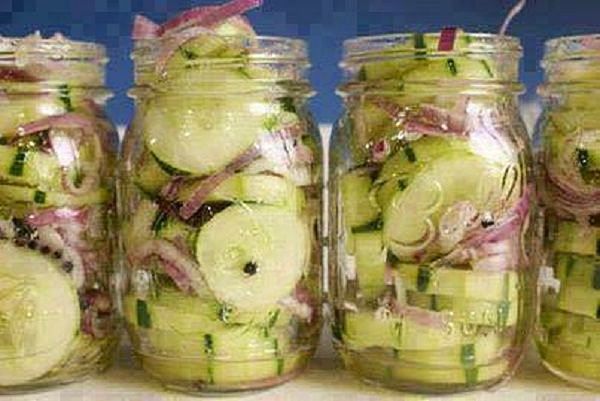 ICEBOX PICKLES – THESE ARE SO REFRESHING