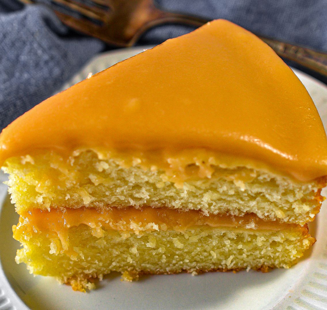 Deliciously Easy Caramel Lover’s Cake