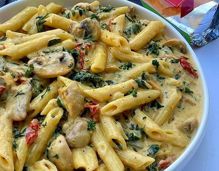 Creamy Mushroom and Chicken Pasta